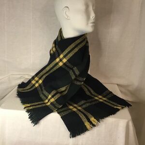 Unisex Nautica 100% Plaid Lambswool Scarf. Black/Beige. 66” x 12”.